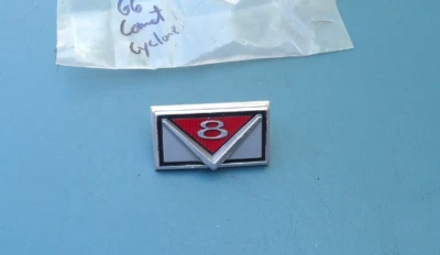 ЭМБЛЕМА РЕШЕТКИ РАДИАТОРА MERMERCURY 1966 COMET V8CYCLONE NOS CALIENTE ОРНАМЕНТ - Изображение 1 из 4