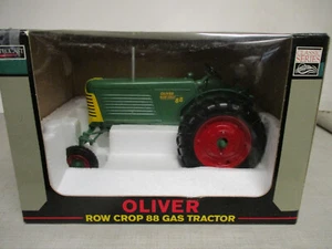 2004 SpecCast Model Oliver 88 Gas Toy Tractor "Classic Series" 1/16 Scale, NIB - Picture 1 of 7