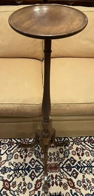 Planta o candelabro de caoba inspirado en Federal o Williamsburg Foto 1 de 4