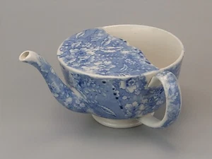 Blue and white Invalid Feeder Cup with early transfer print Flower pattern - Picture 1 of 12