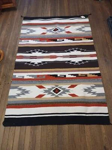 Alfombra acrílica tejida a mano diseño suroeste; 20"X40" - Imagen 1 de 2