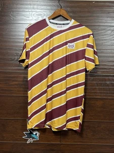 Camisa Kooza Cirque Du Sole Adulto Mediana Dorada Granate Rayas Rojas Usada Rara - Imagen 1 de 8