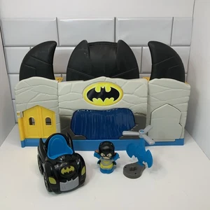 Fisher-Price Little People Batcave leuchtet und spricht, mit Auto und Batgirl - Bild 1 von 9