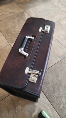 Maletín vintage años 70 estuche adjunto cuero marrón bloqueo a presión Foto 1 de 3