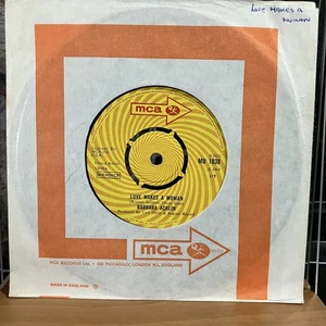 Barbara Acklin Love Makes A Woman UK 7" 45  vinyl single record MU1038 EX+ - Imagen 1 de 2