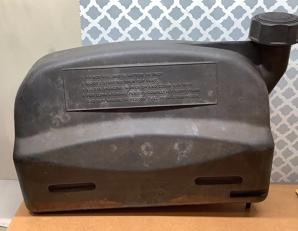 Tanque y tapa de combustible de gasolina para cortacésped de motor trasero Snapper - PN 19945  Foto 1 de 4