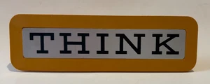 Letrero de escritorio independiente THINK vintage IBM aluminio y resina plástica dorada - Imagen 1 de 5