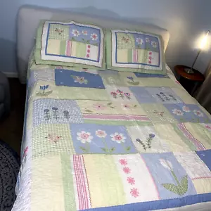 Pottery Barn Kids rosa & grün Blumen Patchwork bestickt Queen Quilt & Shams - Bild 1 von 17