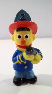 Figura de vinilo Sesame Street Fireman Bert de 4 - Imagen 1 de 4