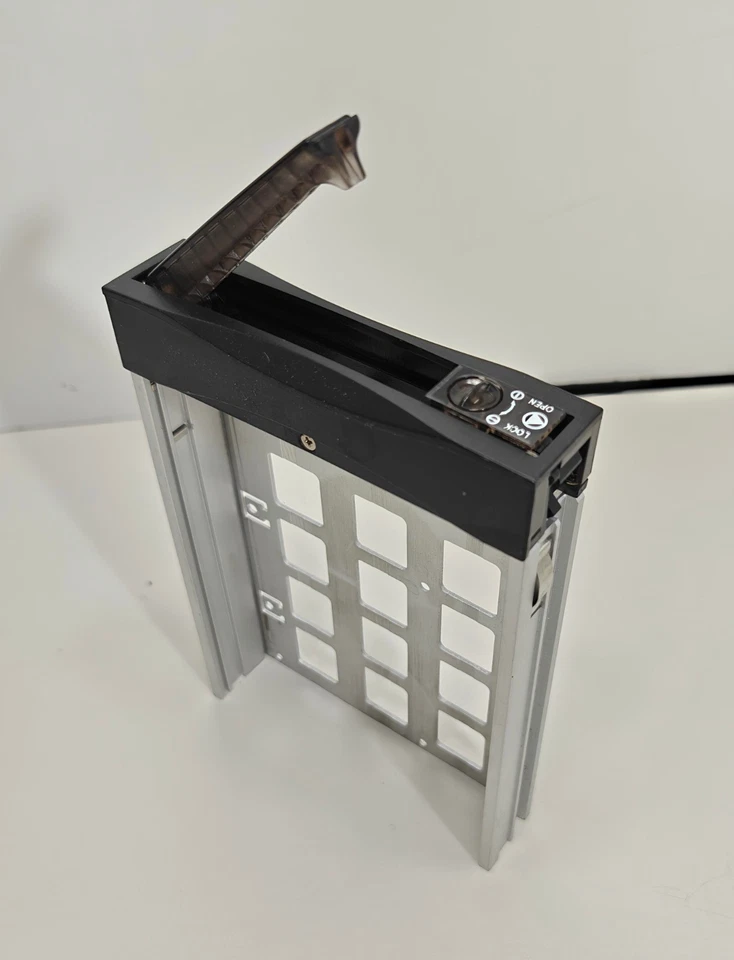 iStar or StarTech SATSASTRAYBK Extra 2.5in 3.5in Hot Swap Hard Drive Tray SOLID - Image 1 of 4