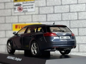 *EN CAJA* 1:43 SCHUCO VAUXHALL INSIGNIA SPORTS TOURER Sedán Azul Opel RHD Estate! - Imagen 1 de 8