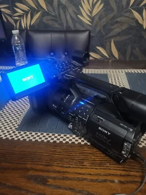 Sony HVR-Z1U Professional HDV Camcorder - Image 1 of 4
