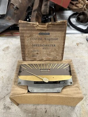 RARO NOS Original Waltham VELOCÍMETRO 41 Ford DeLuxe 1941 NUEVO Foto 1 de 4