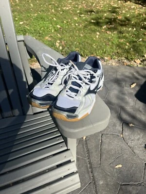 Mizuno 7.5  Womens Wave Bolt 4 White Navy volleyball Tennis Shoes Sneakers EUC - Image 1 of 4