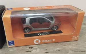 Modellino auto SMART FORFOUR 454 1:43 NUOVO RAY - Foto 1 di 12