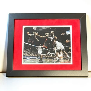 Foto firmata Dwyane Wade incorniciata Miami Heat 13x16” LeBron Dunk con giocatore COA HOLO - Foto 1 di 10