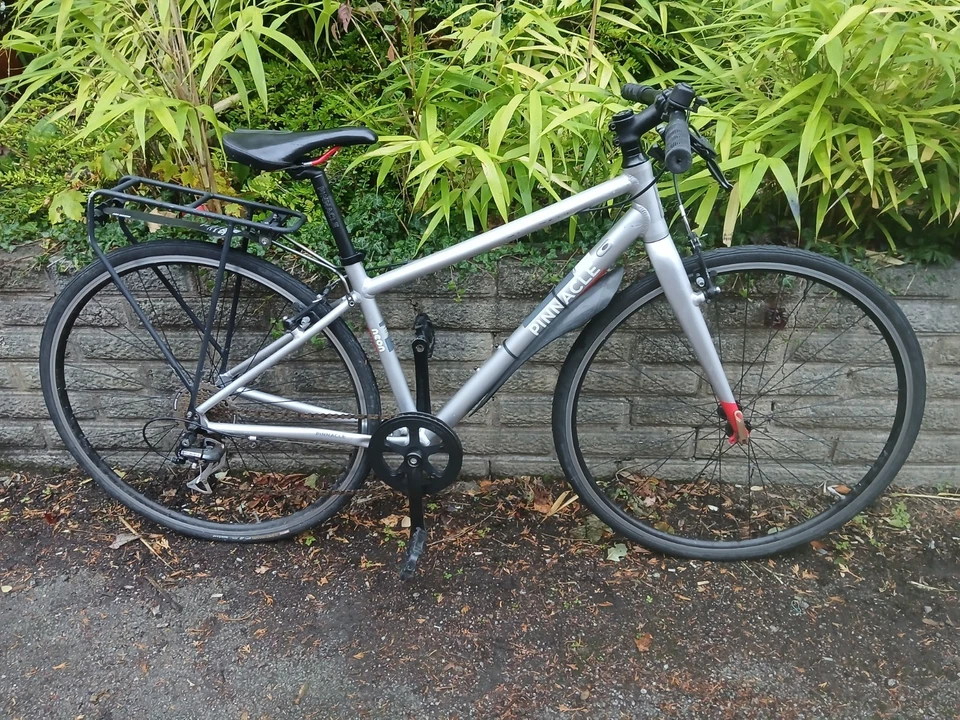 Pinnacle Neon One Hybrid Bike 18" Frame Size with 700x23c Wheels - Image 1 of 4