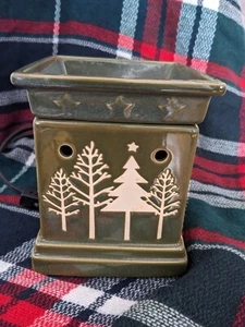 Retired 2010 Scentsy Holiday Warmer Tannenbaum Green Pine Tree Nature Full Size - Picture 1 of 9