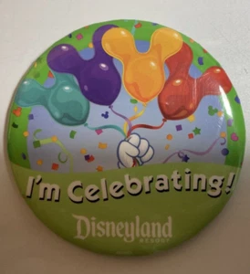 Disneyland I'm Celebrating Pinback Button Mickey Ballons 3" EUC - Bild 1 von 2