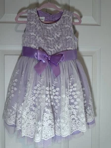 Talla 2T BONNIE JEAN Blanco Crochet Malla Encaje Sobre Lavanda Vestido con Falda Interior de Tul - Imagen 1 de 12