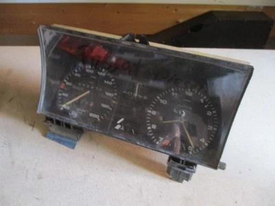 VW Passat B2 Kombiinstrument Tacho Tachometer 200kmh Tank Temp Uhr MOTOMETER - Bild 1 von 4