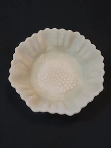 Imperial Custard Milk Glass Ruffled Crimped Scalloped Edge Grape Leaf Bowl 10.5" - Picture 1 of 24