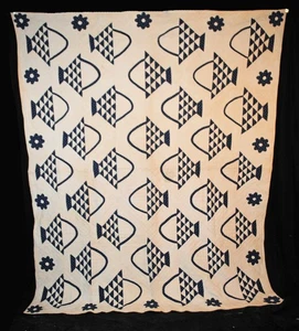 ANTIQUE BLUE AND WHITE BASKET QUILT, HAND STITCHED, 91" X 74'' - Picture 1 of 14