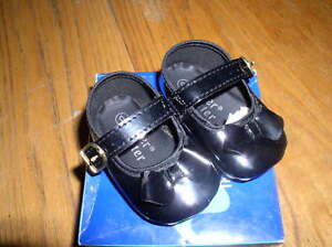 New Infant Girls Black Crib Shoe with bow