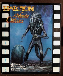 ALIEN WARRIOR WITH BASE & EGG HALCYON MOVIE CLASSICS MODEL - Picture 1 of 6