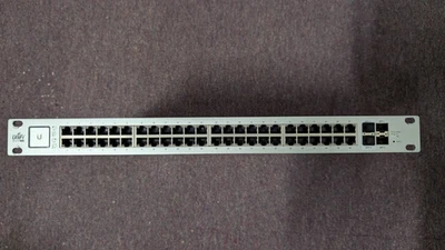Conmutador administrado Ubiquiti UniFi US-48-750W 48 puertos Gigabit PoE+ - USADO Foto 1 de 4