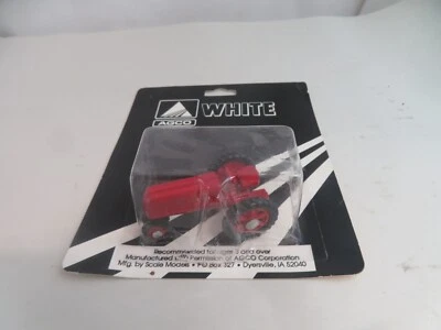 Tractor a escala 1/64 blanco fundido a presión modelos Agco Red Foto 1 de 4