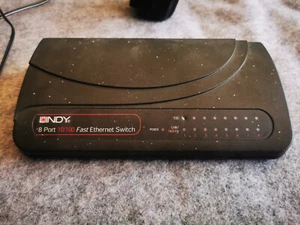 Lindy 32982 10/100 fast ethernet 8 port Hub switch - Photo 1/4