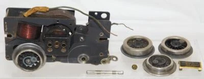 Prewar American Flyer O MOTOR Assembly 5 wheels & more steam PARTS 3 rail - Image 1 of 4
