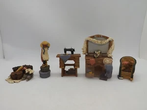 Avon Miniatura Victoriano Recuerdos Casa de Muñecas Colección de Muebles Abuelas Ático - Imagen 1 de 9