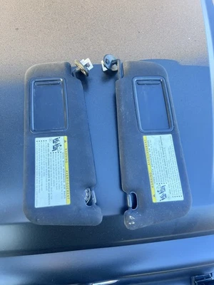 Черный солнцезащитный козырек для левой и правой стороны переднего Lexus IS250 IS350 2014-2016 годов выпуска (комплект) - Изображение 1 из 3