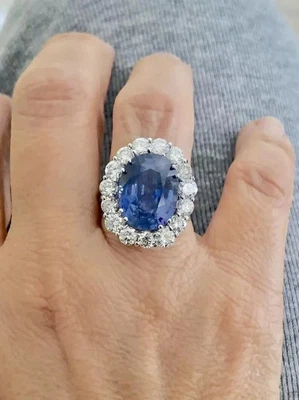 Alianza de diamantes con zafiro azul natural corte ovalado de 7,60 quilates de oro blanco sólido de 14 k Foto 1 de 4