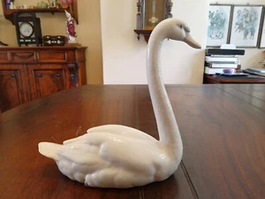 A Lladro 'Graceful Swan' figurine No.5230 - excellent condition 8.5 Inches High. - Picture 1 of 9