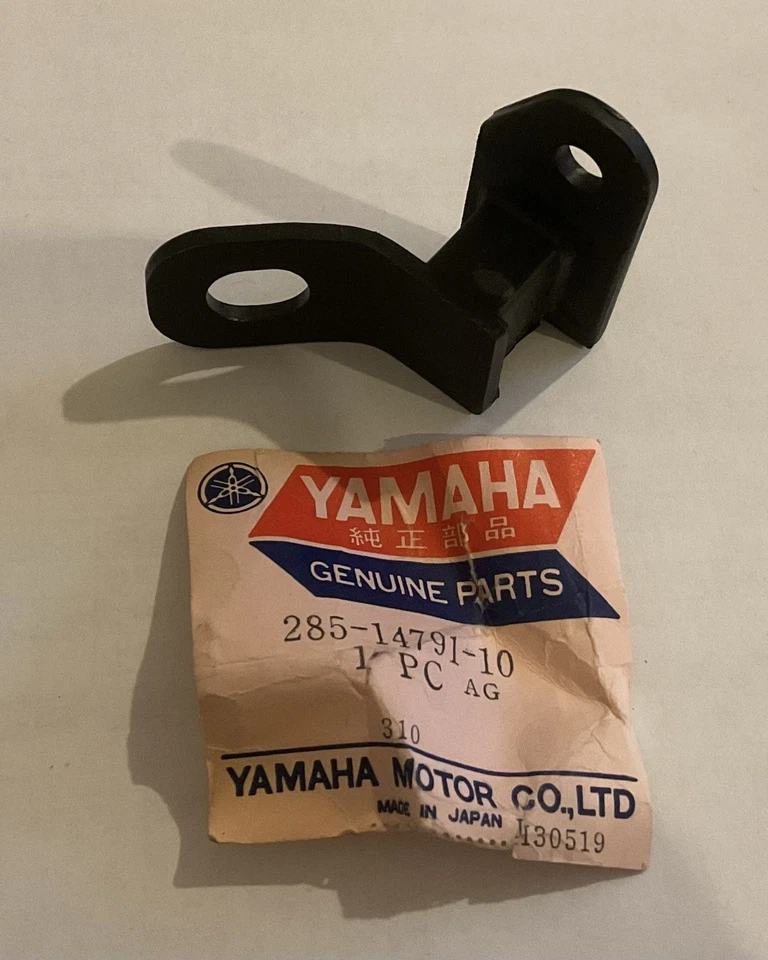 Yamaha MX 250/360 DT2MX/RT2MX NOS Muffler Stay 285-14791-10-00 👀 - Image 1 of 1