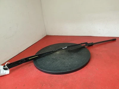 Brazo limpiaparabrisas delantero cercano Volkswagen Passat 2008 5 puertas Estate Foto 1 de 4