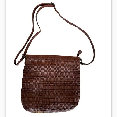 "Bolso de hombro Vilenca Holland by Anthropologie de cuero tejido marrón 11""x9,5""x1,5""" Foto 1 de 4