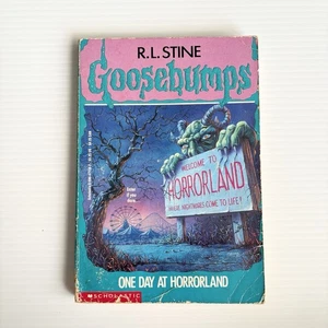 Goosebumps #16 One Day at Horrorland by R.L. Stine - Scholastic - Picture 1 of 6