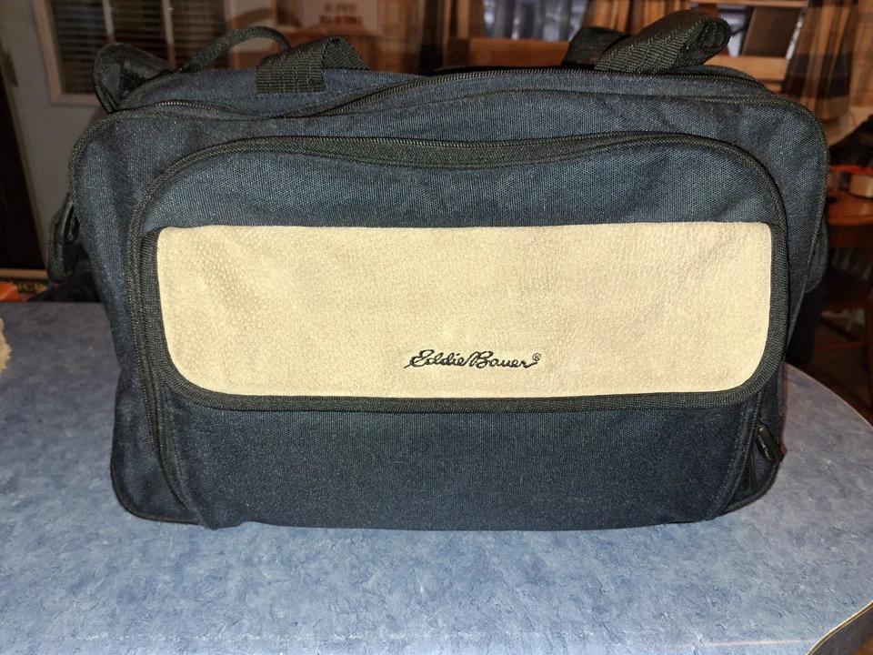 Bolso de Viaje Eddie Bauer de Lona, Lona Verde/Negro, Solapa de Gamuza Tostada, 17x8x12,  Foto 1 de 4