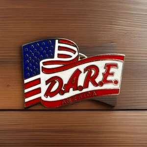 Vintage DARE LAPD D.A.R.E. Amerikanische Flagge Pin - Bild 1 von 2