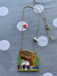 LES NEREIDES N2 WELCOME TO NEW YORK NY BROOKLYN BRIDGE DOG WALKERS NECKLACE - Picture 1 of 4