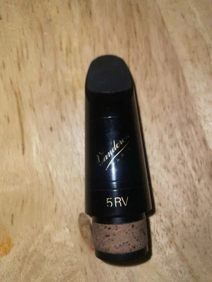 Boquilla Clarinete Profesional Vandoren 5RV Bb Soprano (Cebada Usada Sin Daños) Foto 1 de 2