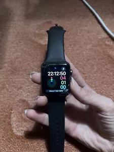 Apple Watch Series 3 42mm Edelstahlgehäuse in Space Schwarz mit Sportarmband in