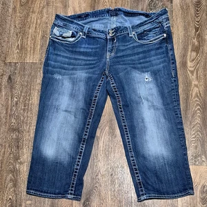 VIGOSS PLUS sz 22 ~ DENIM DISTRESSED CAPRIS CHELSEA ~ RHINESTONES ~ JEANS - Picture 1 of 8