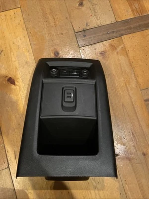 🏁2018-2023 CHEVROLET TRAVERSE CONSOLA CENTRAL TRASERA PANEL DE INTERRUPTORES DE CONTROL HVAC OEM Foto 1 de 4