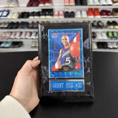 Placa troquelada azul Grant Hill 1996 Upper Deck EE. UU. 'Portraits of Power' Foto 1 de 2