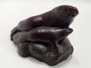 BOMA Canada Two seals soapstone figurine EUC - Imagen 1 de 6